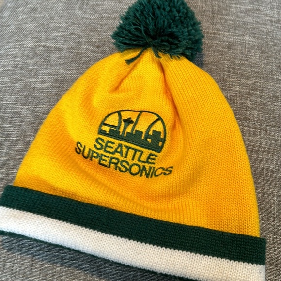 Mitchell & Ness Seattle SuperSonics Beanie - Picture 7 of 8